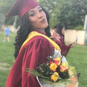 Meet your Posher, Lina